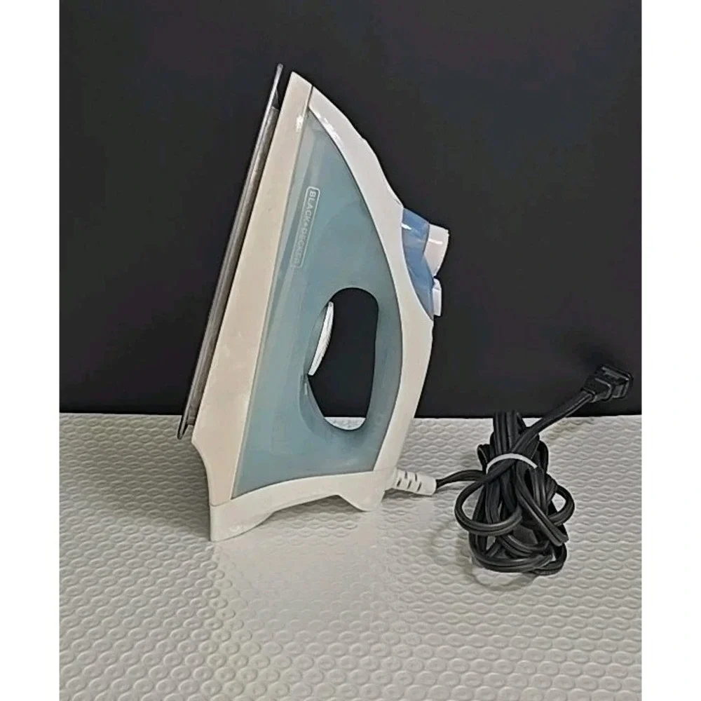 Black & Decker F210 SmartTemp Technology Nonstick Soleplate Iron